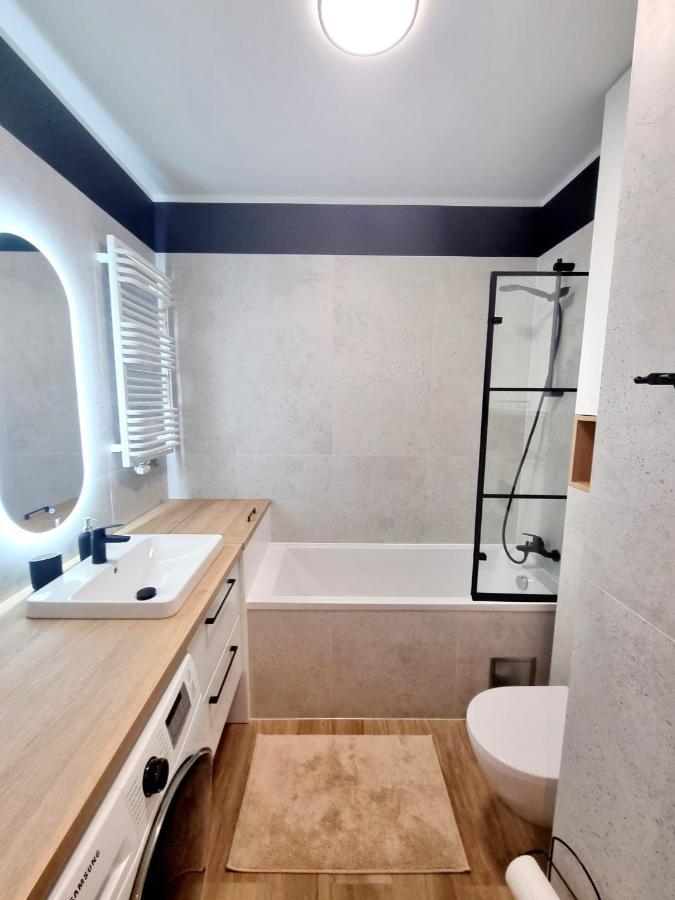 Doki Living Apartament 55 Gdansk Bagian luar foto