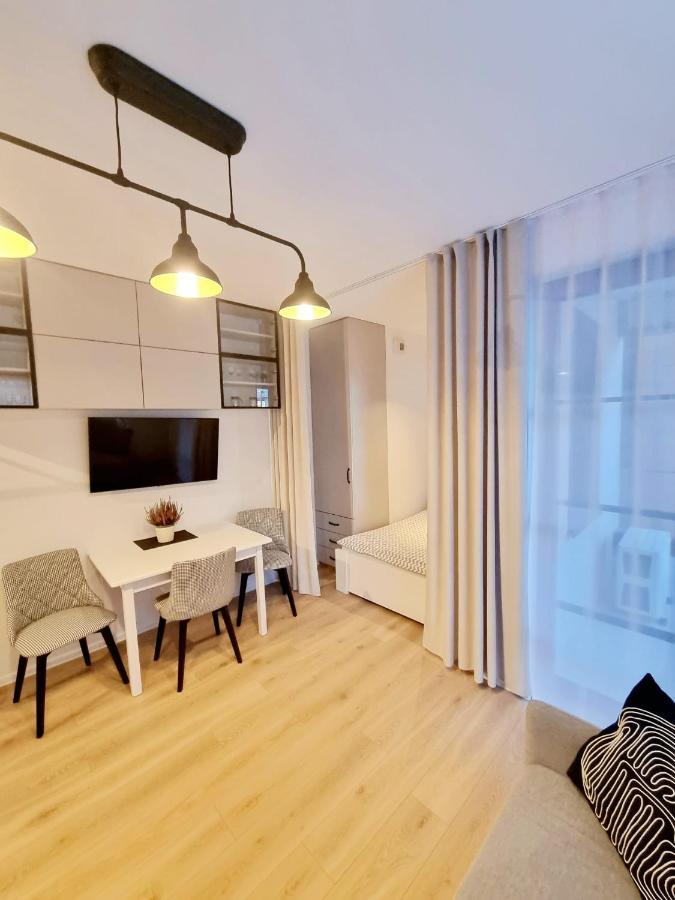 Doki Living Apartament 55 Gdansk Bagian luar foto